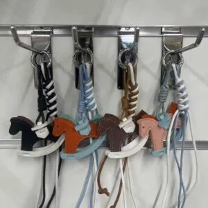 Porte-clés cheval à bascule miniature coloré (x6)